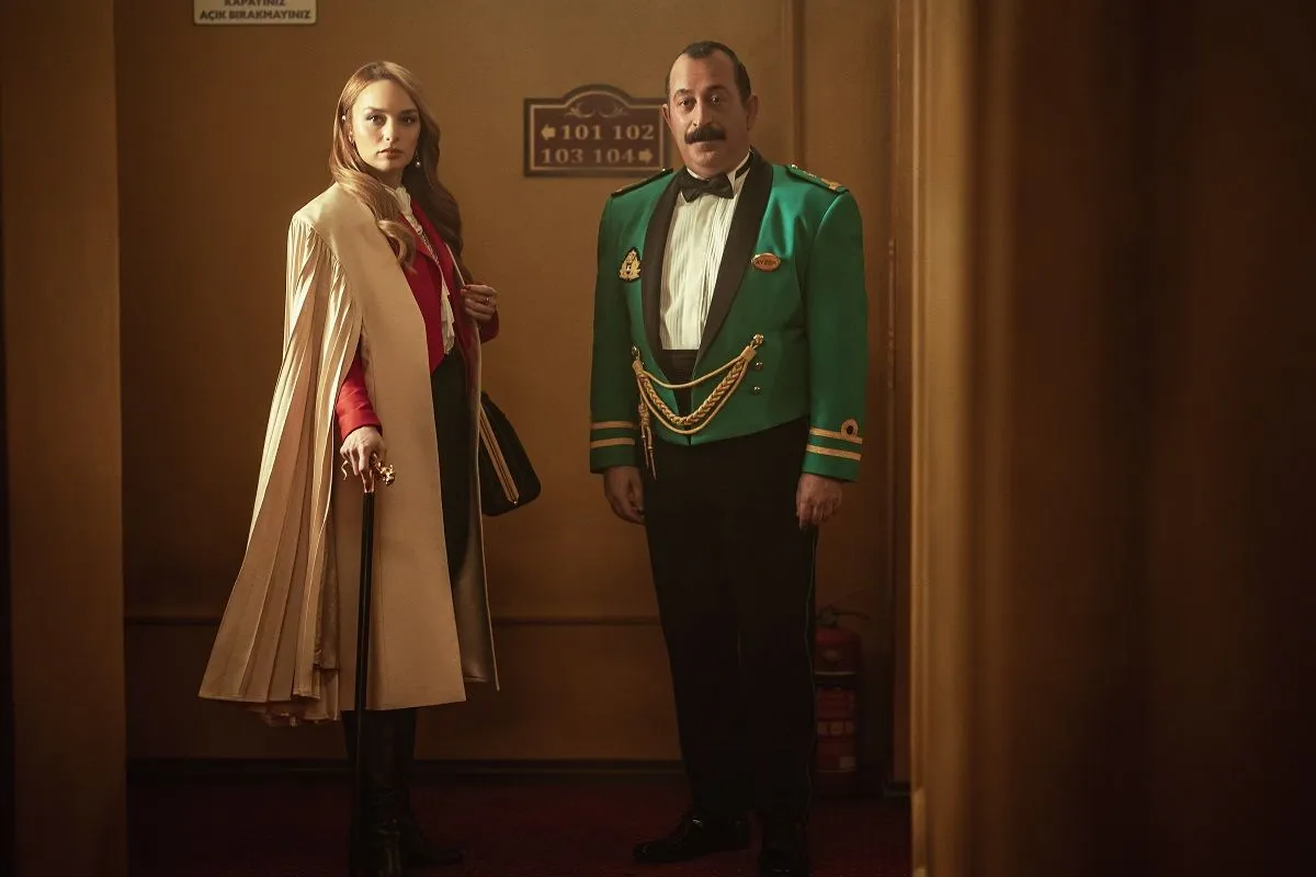 Netflix, Cem Yılmaz imzalı Do Not Disturb için ilk görselleri ve fragmanı paylaştı