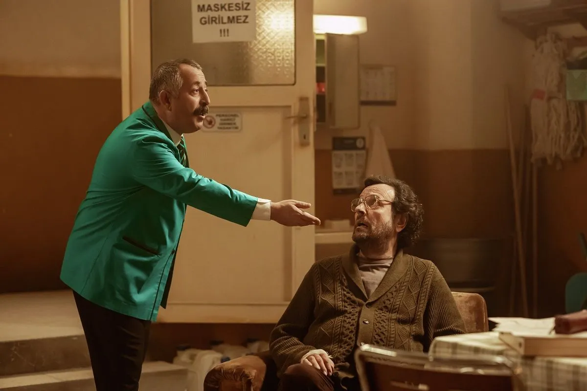 Netflix, Cem Yılmaz imzalı Do Not Disturb için ilk görselleri ve fragmanı paylaştı