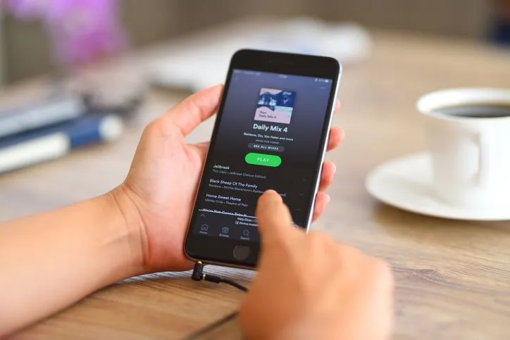 Türkiye'de Spotify'da 10 yılda en çok dinlenen şarkı ve şarkıcılar açıklandı: Müzik zevki nasıl değişti?