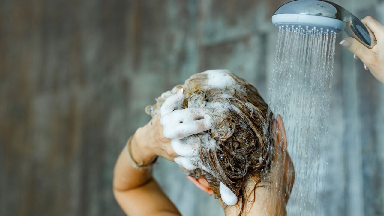 Dermatologlara göre cildinizi mahveden 7 duş hatası