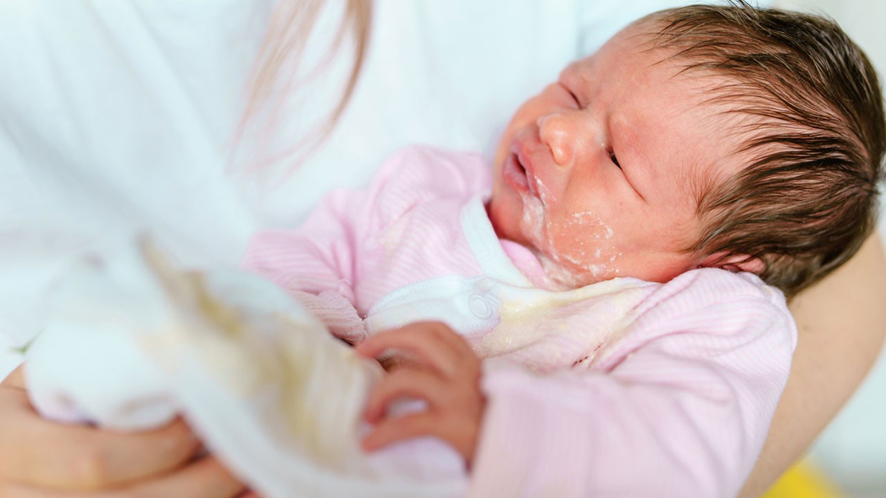 Bebeklerde kusma neden olur? Bebeklerde kusmaya ne iyi gelir?