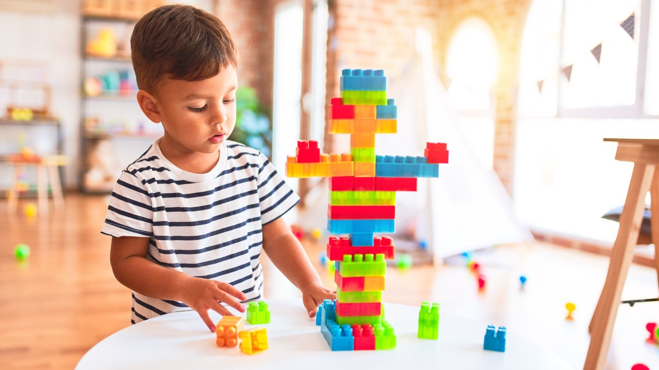 Blok oyuncak yapmak çocukların becerilerini nasıl geliştirir?