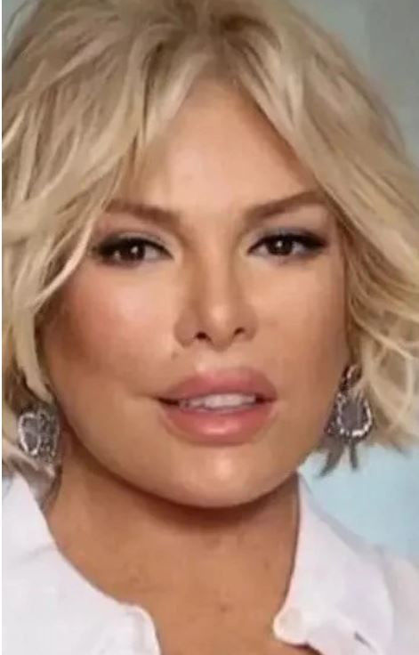 77 yaşındaki Ajda Pekkan’ın son hali şaşırttı! Yüzündeki değişimin nedeni "porselen filtre" çıktı