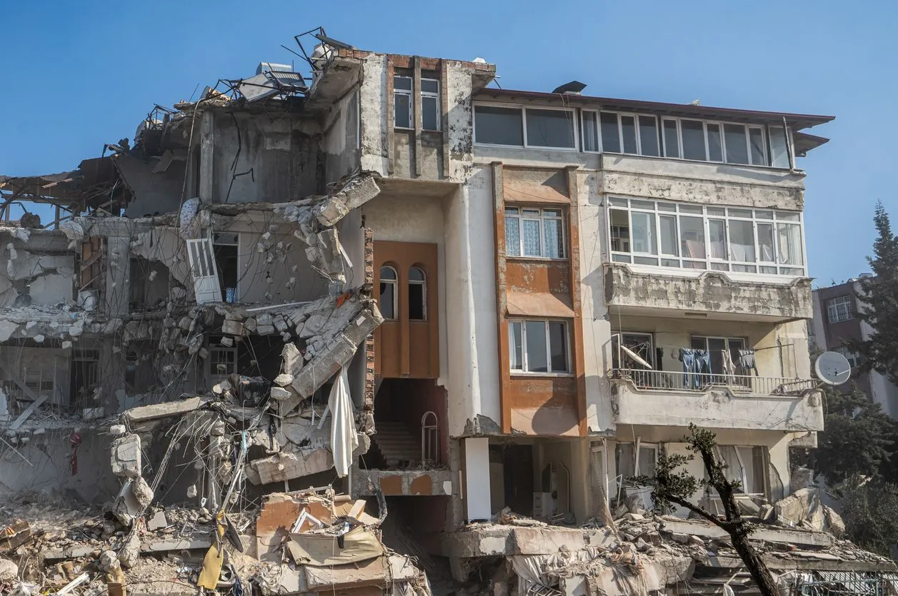 Ünlü isimler 6 Şubat asrın felaketinde hayatını kaybedenleri andı