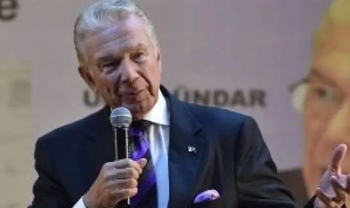 80 yaşındaki Uğur Dündar sağlıklı kalmasının sırrını açıkladı: Ekmek banıp yiyorum