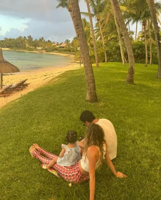 Eşi ve kızlarıyla Mauritius tatiline giden Sinem Kobal'dan yeni kareler Eşi ve kızlarıyla Mauritius tatiline giden Sinem Kobal'dan yeni kareler