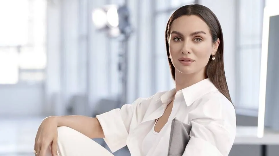 Birce Akalay'dan Hakan Kurtaş ile aşk yanıtı: Gülüyorum yetmez mi?