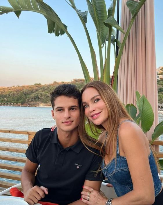 Ebru Şallı’nın oğlu Beren 20 yaşına girdi: Ne ara 20 oldun sen, iyi ki doğurmuşum