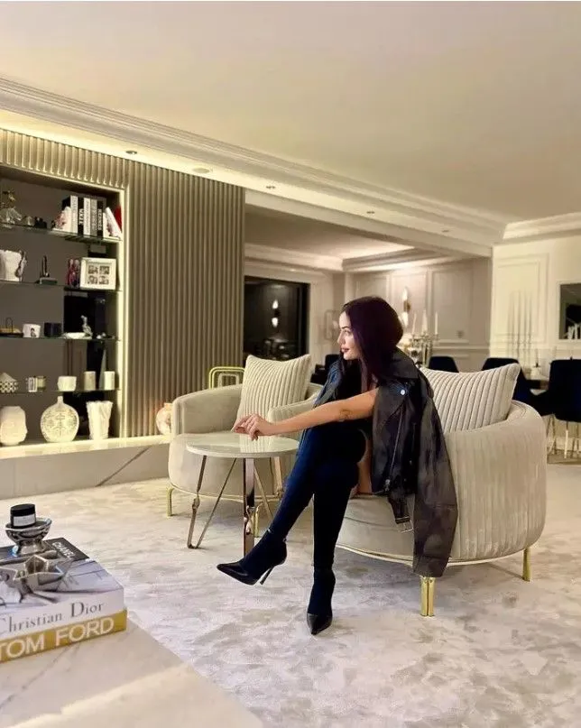 Burak Özçivit ve Fahriye Evcen'in lüks villasını görenler hayran kaldı