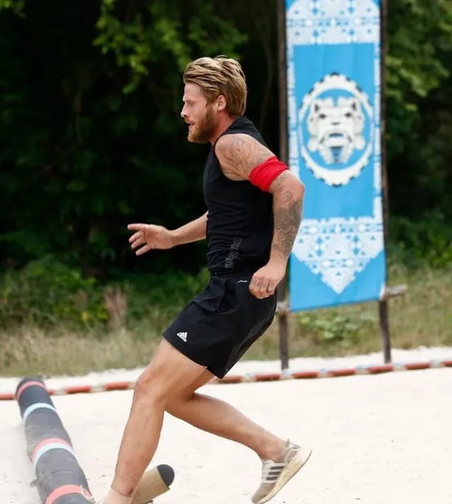 Survivor'da yarışan Yunus Emre'nin eşi sosyal medyadan hamile olduğunu duyurdu