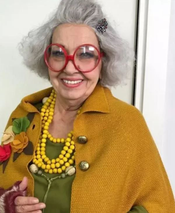 Yaprak Dökümü'nün Hayriye'si Güven Hokna'dan yeni imaj