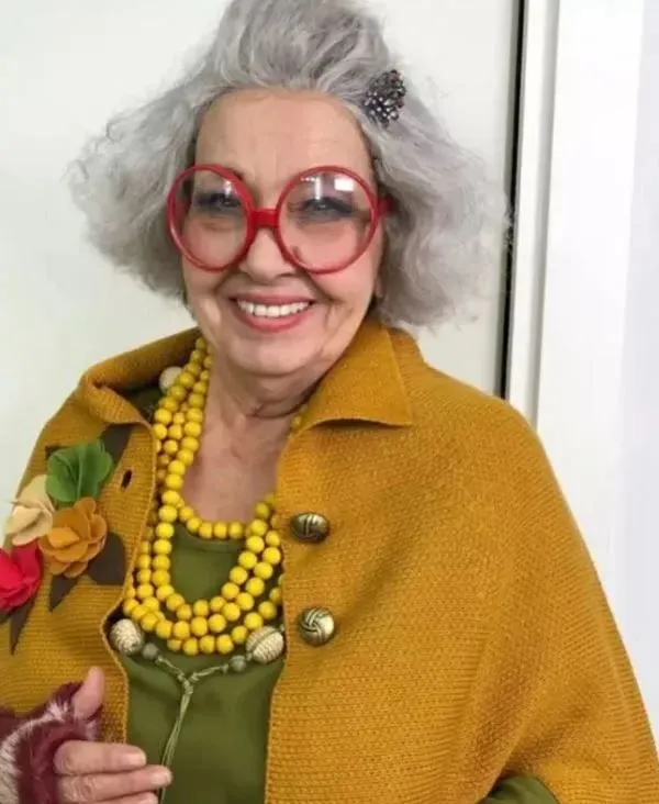 Yaprak Dökümü'nün Hayriye'si Güven Hokna'dan yeni imaj