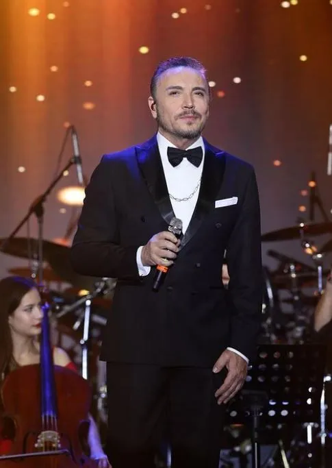 Estetikli ünlüler kervanına Cenk Eren de katıldı! Son halini görenler tanıyamadı