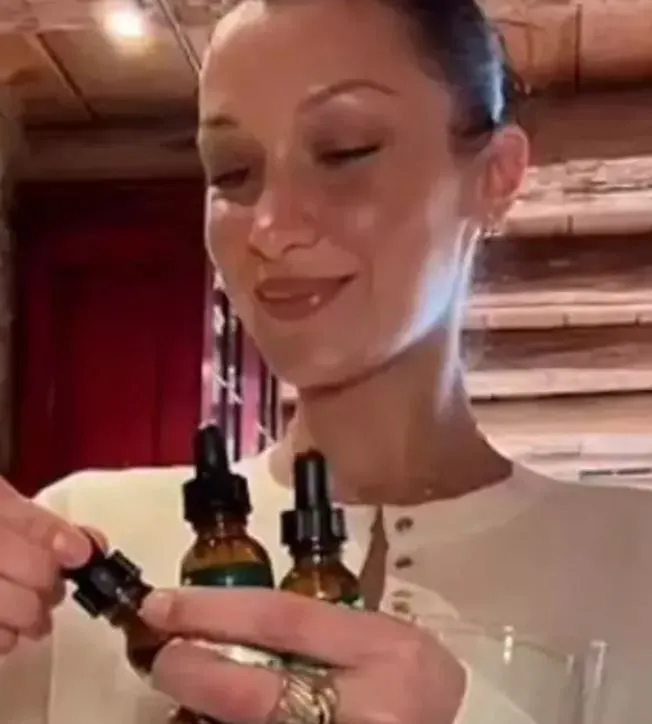 Dünyanın en güzel kadını ilan edilen Bella Hadid sabah rutinini paylaştı