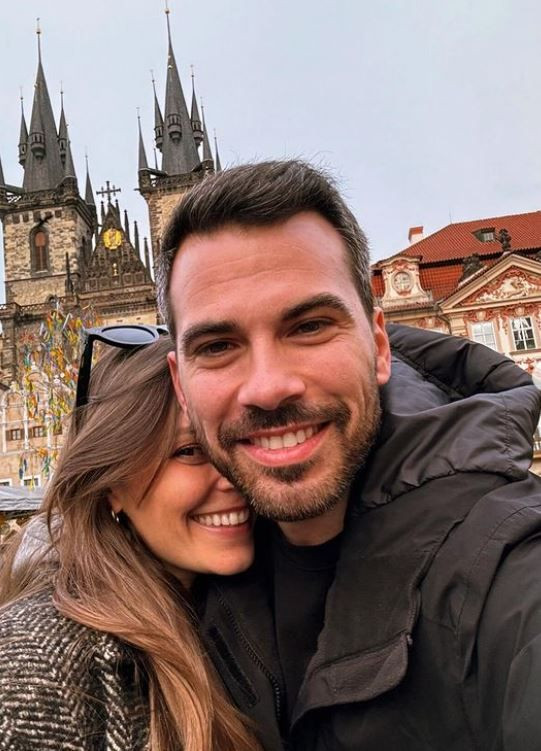 Aslı Enver eşi Berkin Gökbudak'la Prag'a tatile gitti! Aşk dolu kareler geldi