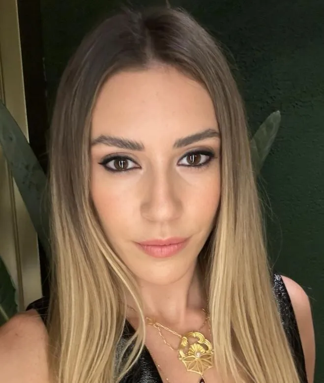 Sinem Kobal'dan 'Ömer' dizisi setine ziyaret