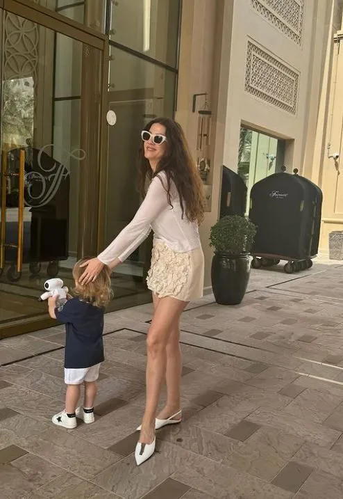 Başak Dizer'den oğlu Kurt Efe ile Dubai pozu