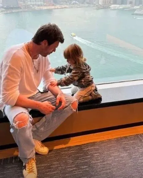 Başak Dizer'den oğlu Kurt Efe ile Dubai pozu