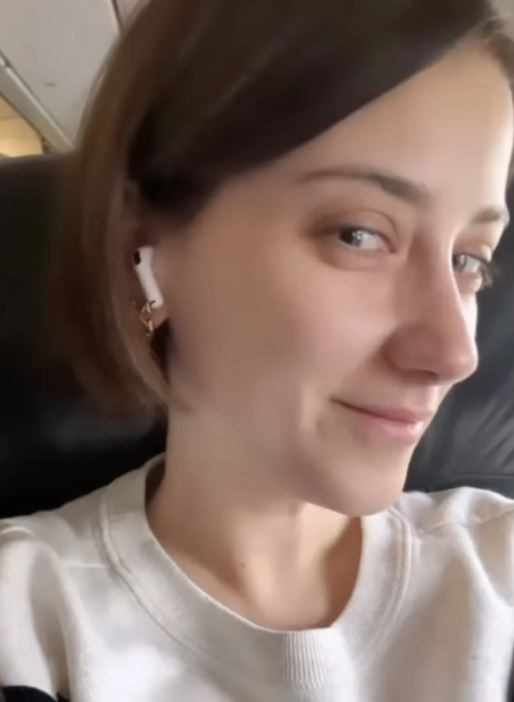 Hazal Kaya imaj değişikliğine gitti! Saçlarını kısacık kestirdi