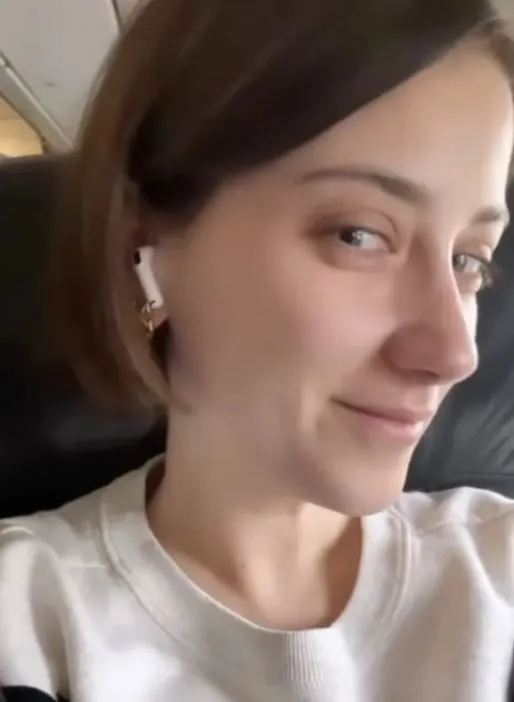 Hazal Kaya imaj değişikliğine gitti! Saçlarını kısacık kestirdi