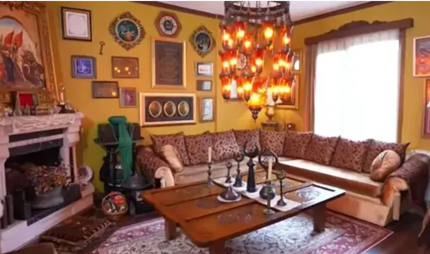 Yaşar Alptekin dört katlı villasının kapılarını açtı