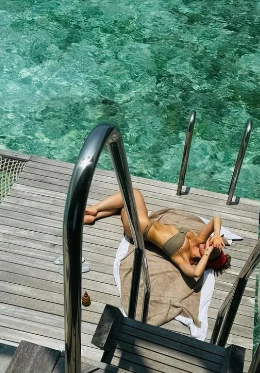 Ünlü şarkıcı Hadise deniz sezonunu açtı