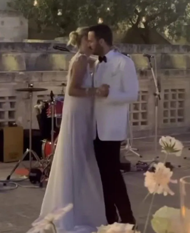 Burcu Esmersoy ile eşinden nazara çözüm: Sirke ile yıkandılar