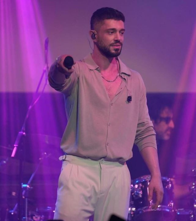 Ünlü şarkıcı Murat Boz imaj yeniledi! Yeni saç stili gündem oldu