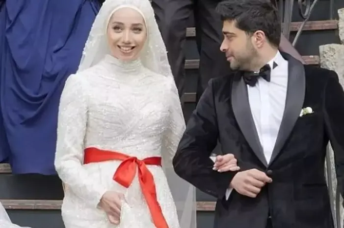 Kızılcık Şerbeti'nde Fatih ve Görkem'in düğün sahnesinin kamera arkası görüntüleri yayınlandı