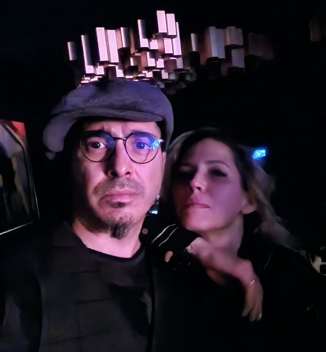 MaNga grubunun solisti Ferman Akgül, ailesiyle birlikte Kopenhang’a taşındı