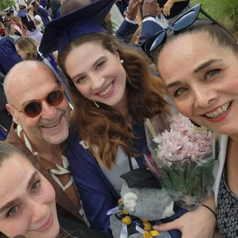 Neşe Erberk'in kızı Alin mezun oldu