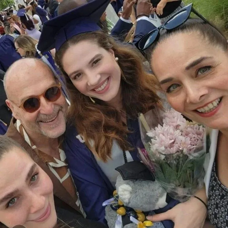 Neşe Erberk'in kızı Alin mezun oldu