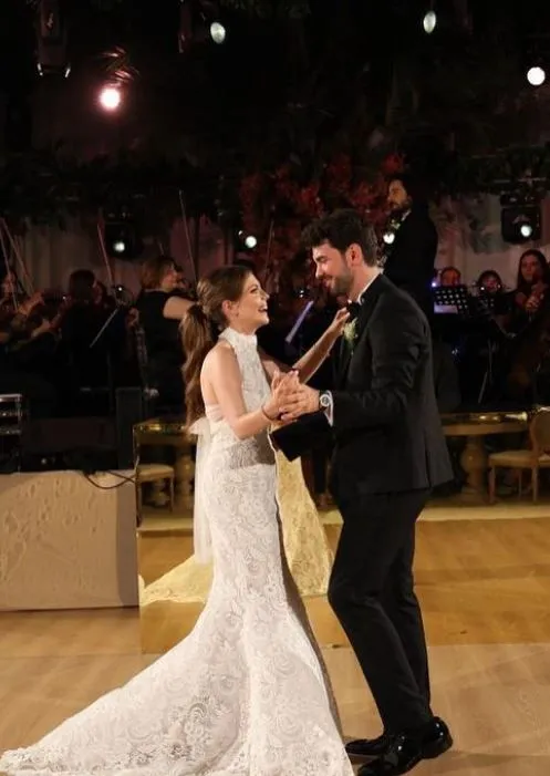 Eda Ece eşi ve bebeği Mina İpek'le ilk fotoğrafını paylaştı