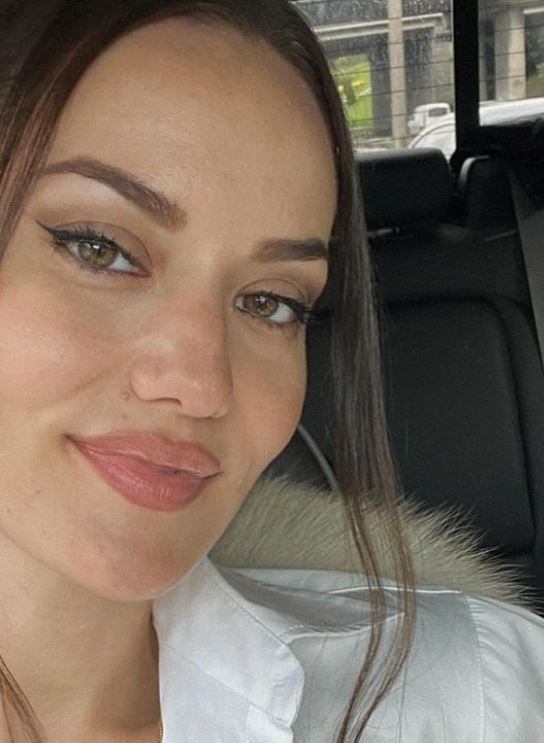 Fahriye Evcen'in yeni pozlarına yorum Filiz Akın'dan yorum gecikmedi