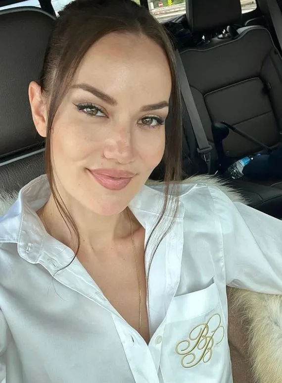 Fahriye Evcen'in yeni pozlarına yorum Filiz Akın'dan yorum gecikmedi