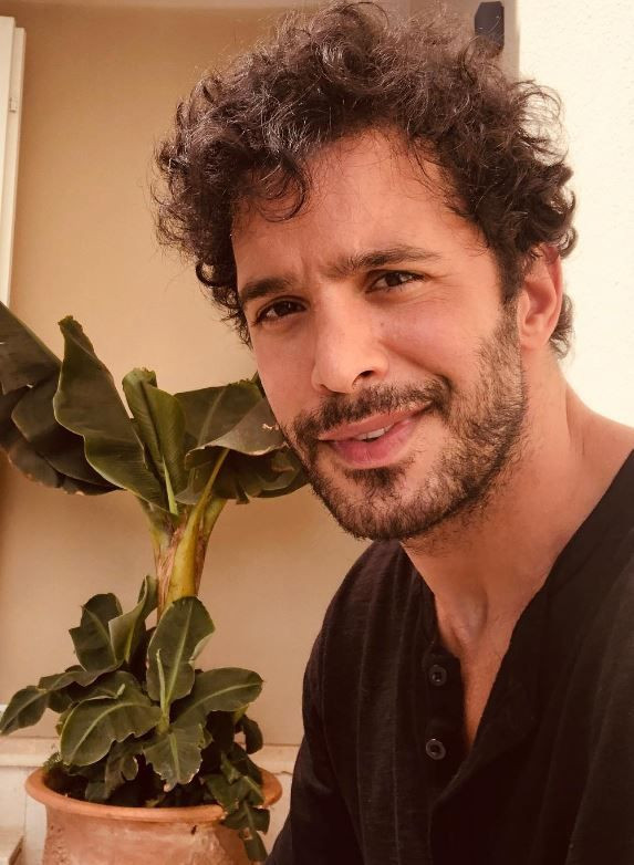 Barış Arduç'un 'Bir Başka Aşk' filmindeki partneri Hande Erçel oldu