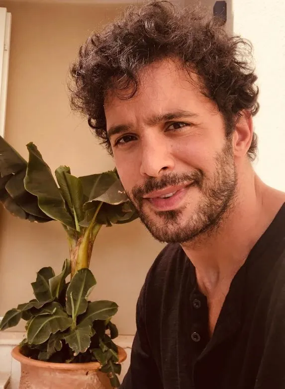 Barış Arduç'un 'Bir Başka Aşk' filmindeki partneri Hande Erçel oldu
