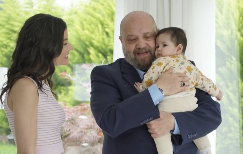 Kızılcık Şerbeti'nin yeni bölümünden ilk fragman: "Hayatına girdiğin insanlara da ilaç gibi geliyorsun..."