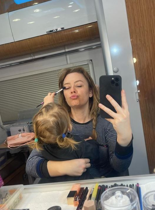 Bahar’ın yıldızı Demet Evgar kızı Mavi’yle pozunu paylaştı