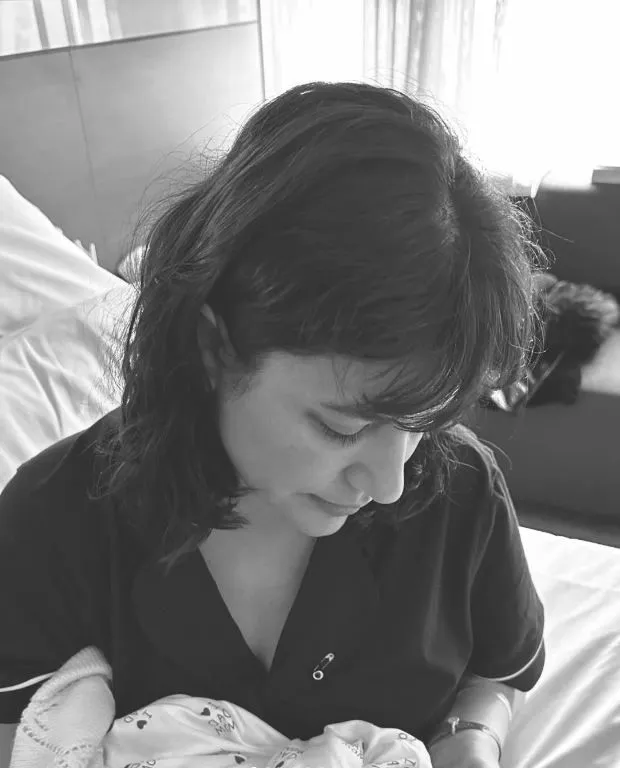 Taze anne Gonca Vuslateri'den paylaşım: Anneliğimin ilk günlerinden bu fotoğraf