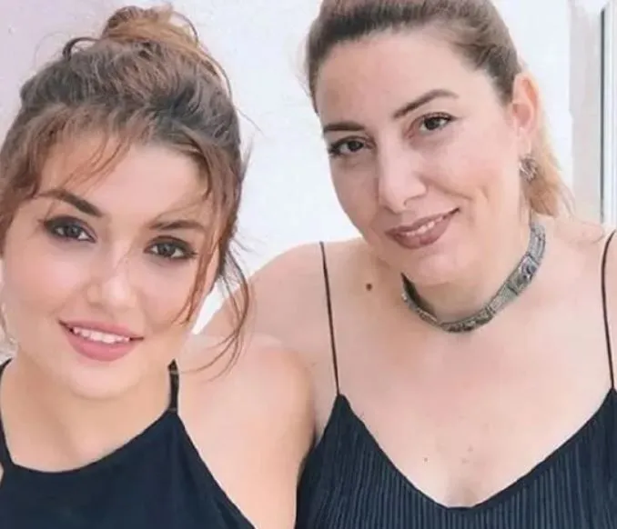 Hande Erçel'den Anneler Günü'nde duygulandıran paylaşım: Çok küçüktüm seni kaybettiğimde..