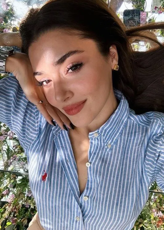 Hande Erçel'den Anneler Günü'nde duygulandıran paylaşım: Çok küçüktüm seni kaybettiğimde..