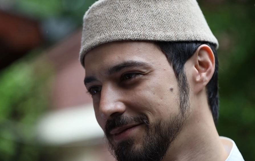 Kızıl Goncalar dizisinin sezon finalinden ilk fragman:  "Postu almaya geldin"