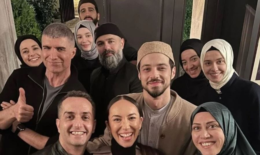Kızıl Goncalar'da iki isim diziye veda ediyor