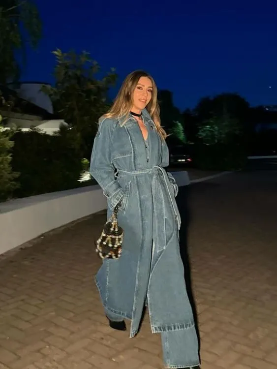 Sinem Kobal'dan yeni pozlar! Denim kombini beğeni topladı Sinem Kobal'dan yeni pozlar! Denim kombini beğeni topladı
