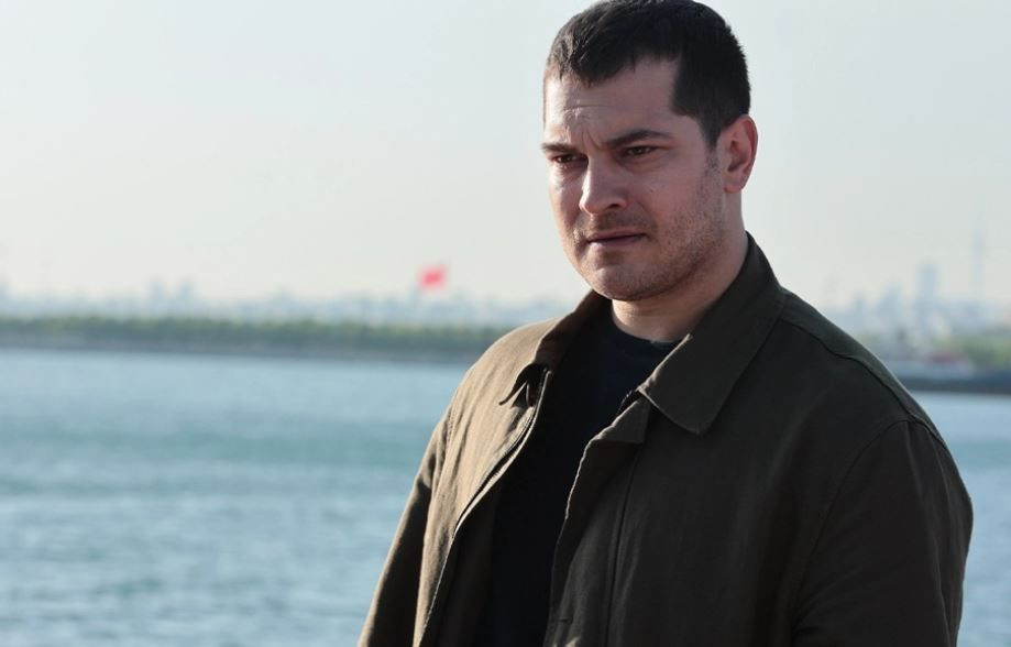 Çağatay Ulusoy'un başrolünde yer aldığı Gaddar dizisi hayranlarına üzücü haber