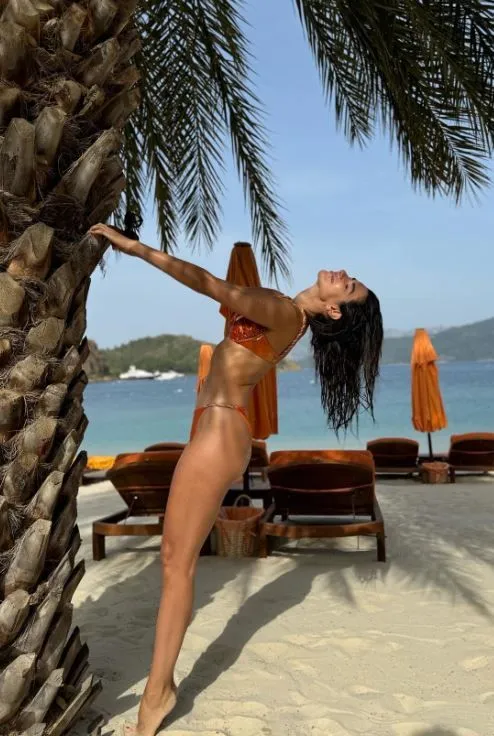Oyuncu Nesrin Cavadzade'den tatil pozları