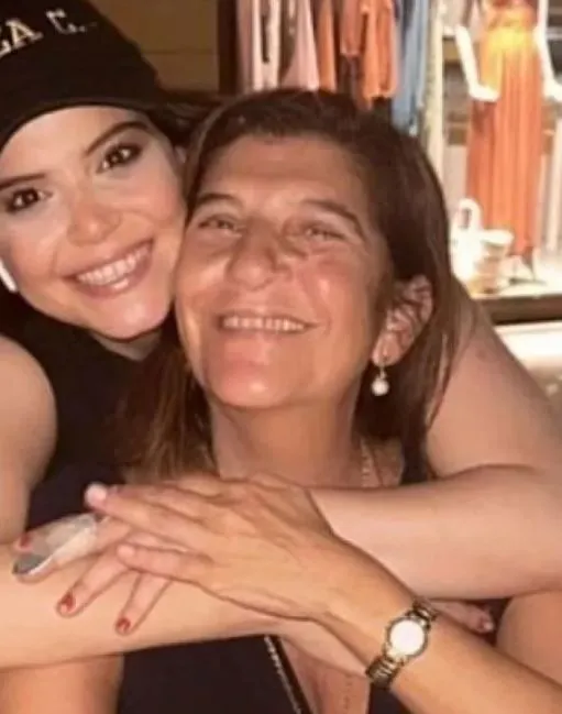 Kızılcık Şerbeti'nin Nilay'ı Feyza Civelek kardeşini paylaştı! Kardeşi de oyuncu çıktı