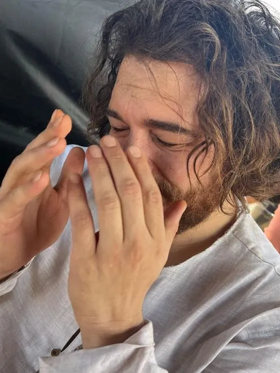 Çağatay Ulusoy 'Kübra' dizisi setinden fotoğraflar paylaştı