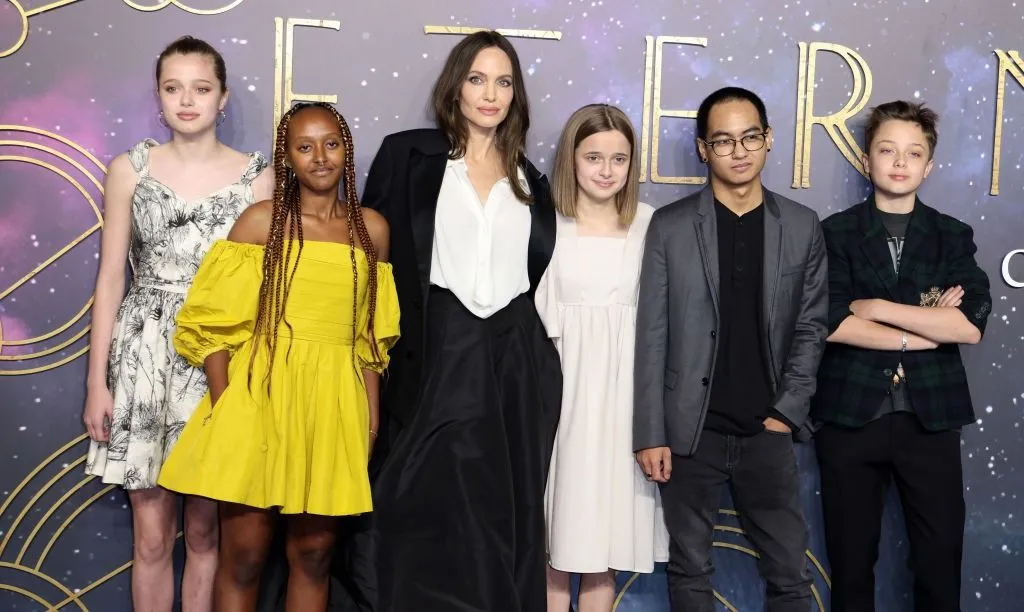 Angelina Jolile ile Brad Pitt'in kızı Vivienne babasının soyadını bıraktı